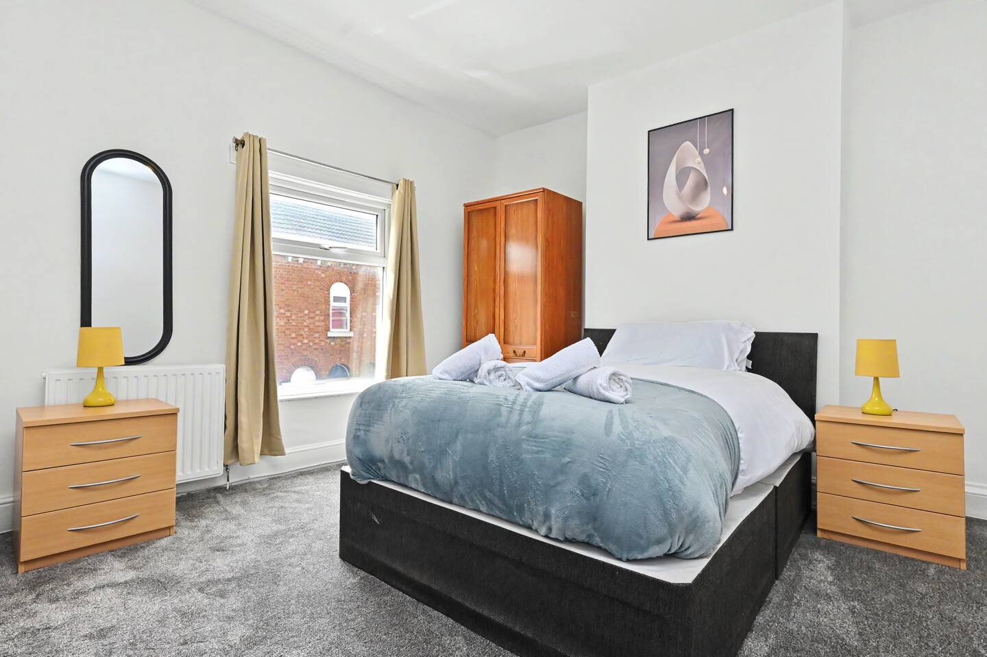 Second bedroom with cosy furnishings